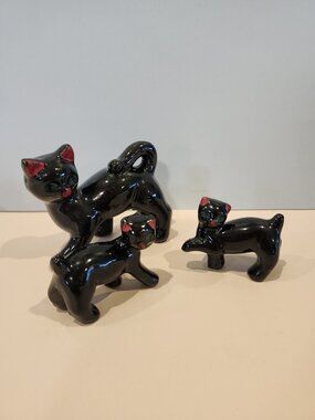 Vintage 1950s~Black Mama Cat & Kittens~Redware~Japan~Green Eyes~Red Ears